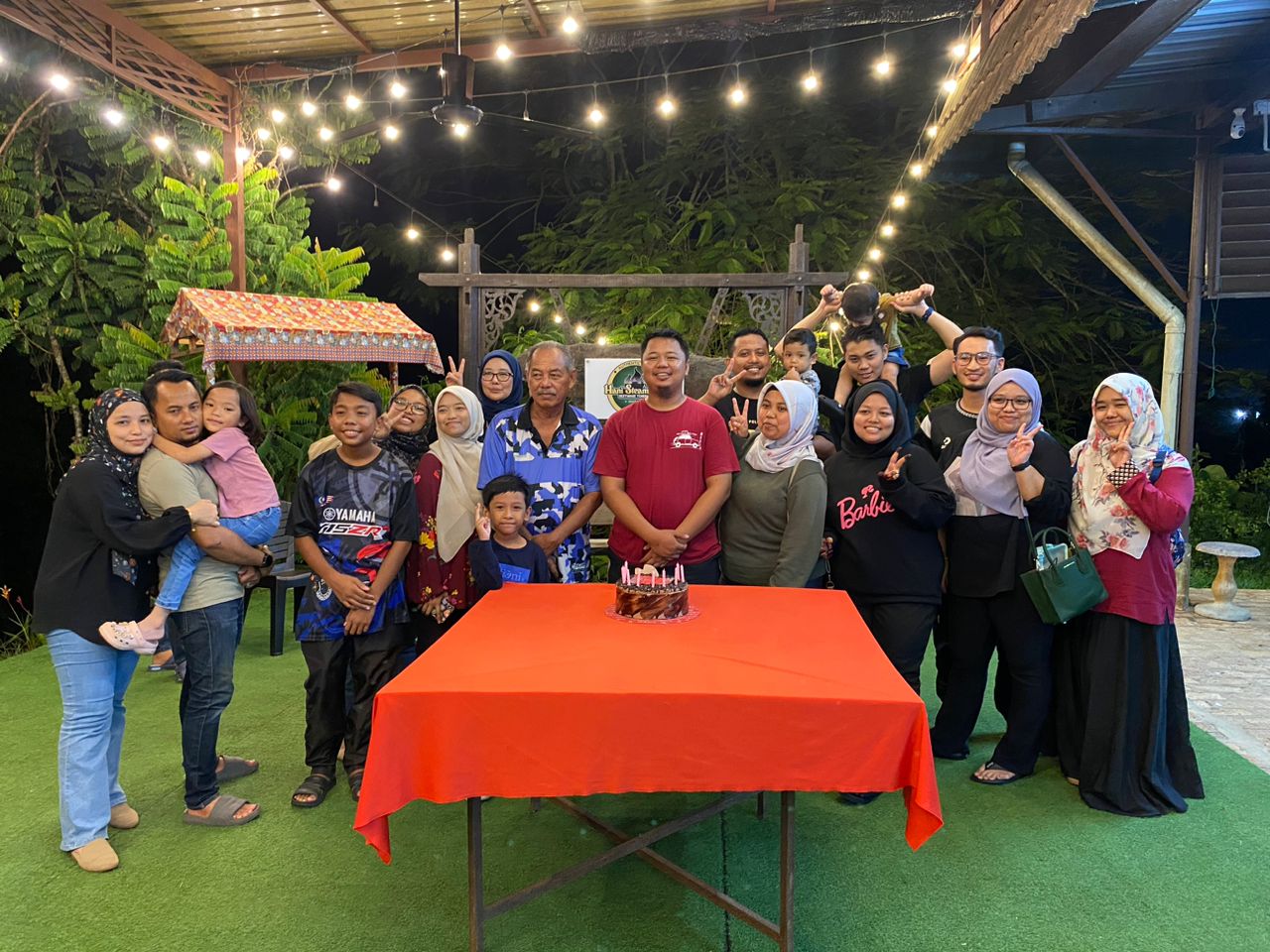 Nak sambut birthday… – Hani Steamboat Resthouse Temerloh